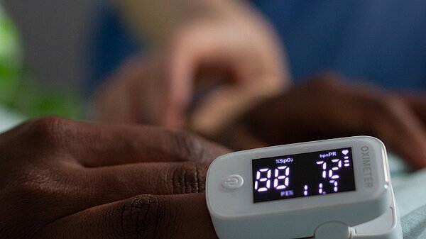 A pulse monitor on a patient's finger