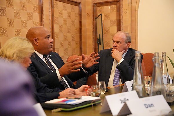 Ed Davey meets fellow liberal MPs from other countries