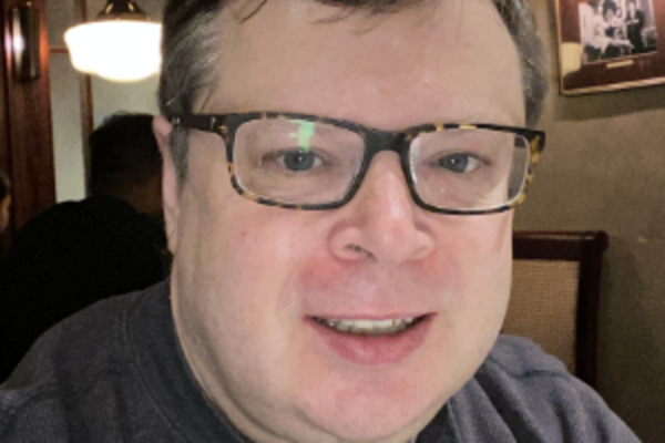 a headshot of Stephen Harte