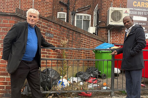 Rayners Lane Lib Dem Team Campaigning For A Cleaner Harrow.
