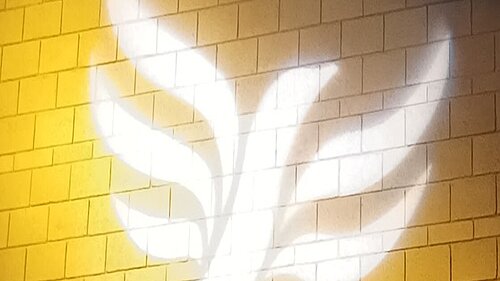 Clive on Westminster bridge with the Elizabeth Tower behind him