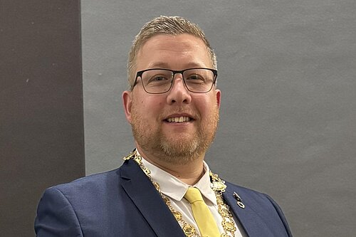 Cllr Thomas Janke in his mayoral regalia