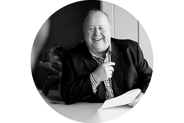 Stephen Yolland Headshot