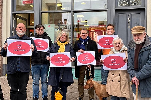 Photo of Lib Dem campaigners outside upper street post office 