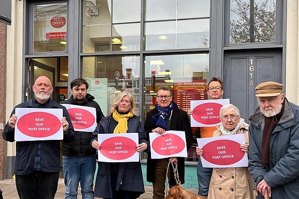 Lib dems campigning to save Upper street Post Office