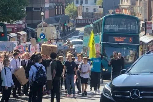 Protests against the climate emergency on the mean streets of Tunbridge Wells. CREDIT: KentLive. Protests against the climate emergency on the mean streets of Tunbridge Wells. CREDIT: KentLive