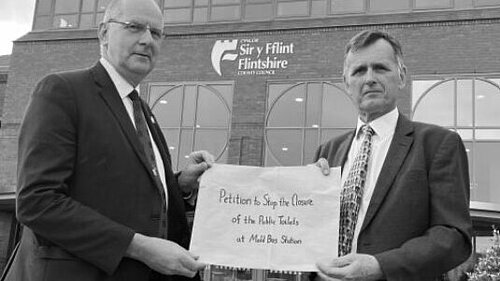 Cllr Parkhurst handing in petition to Flintshire chief exec