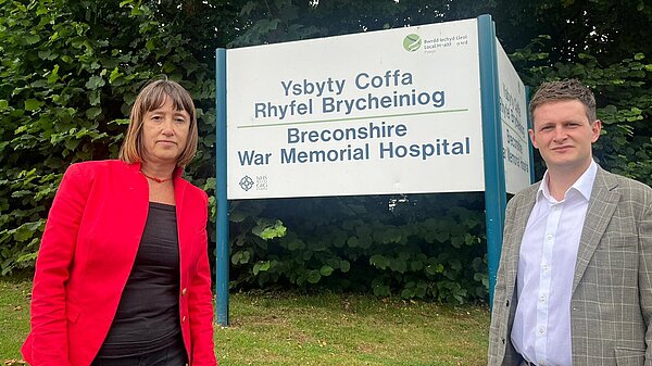 Jane Dodds MS and David Chadwick MP in front of Brecon Hospital