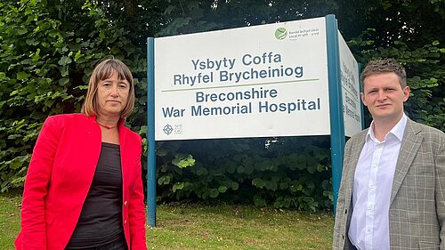 Jane Dodds MS and David Chadwick MP in front of Brecon Hospital