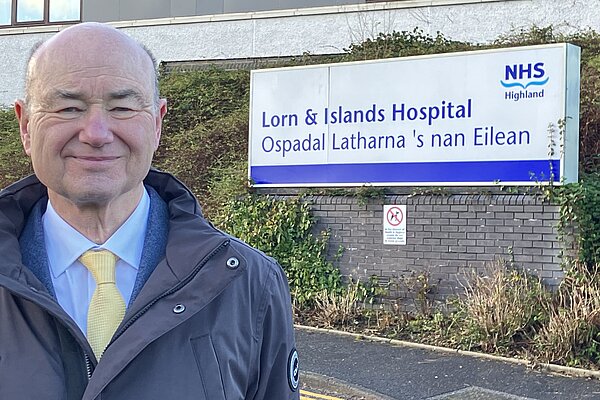 Alan in front of Lorn and Islands Hospital