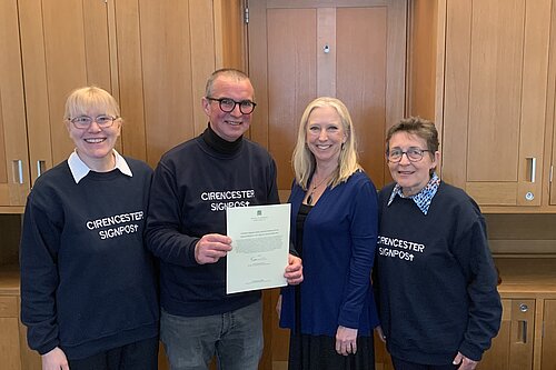 Roz Savage MP presenting an EDM to Cirencester Signpost in Parliament