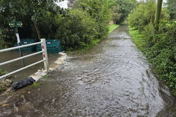 flooding in halls lane