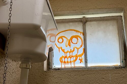 Elburton Loo's 
